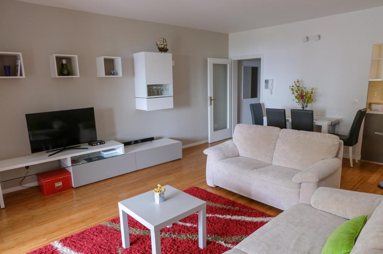 Apartment Summertime